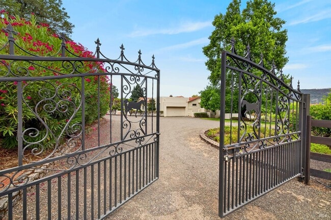 Building Photo - 15644 Arnold Dr