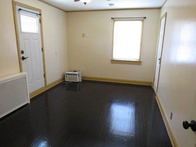 Building Photo - Totally Updated 3 Bed / 2.5 Bath