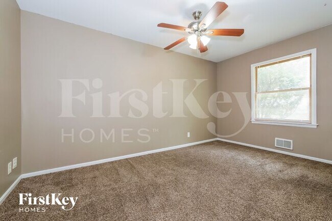 Building Photo - 8605 Maywood Ave