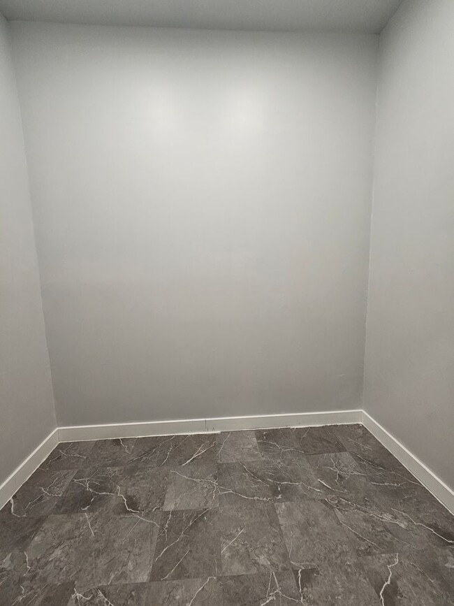 Building Photo - 629 Locust St