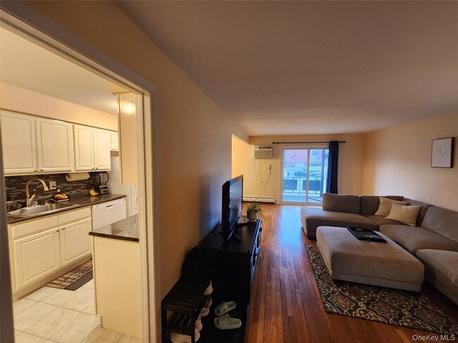 Building Photo - 6 Charles Ln