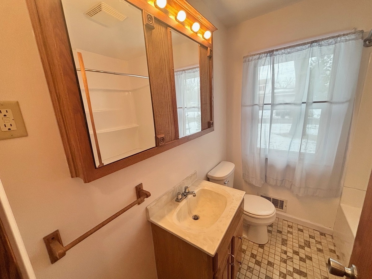 Building Photo - 10450 Washington Blvd NE