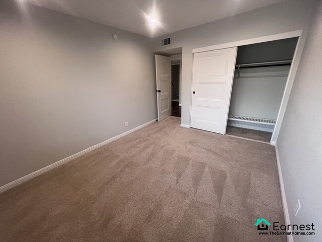 Building Photo - 3 + 2.5 Conveniently Located Sherman Oaks ...