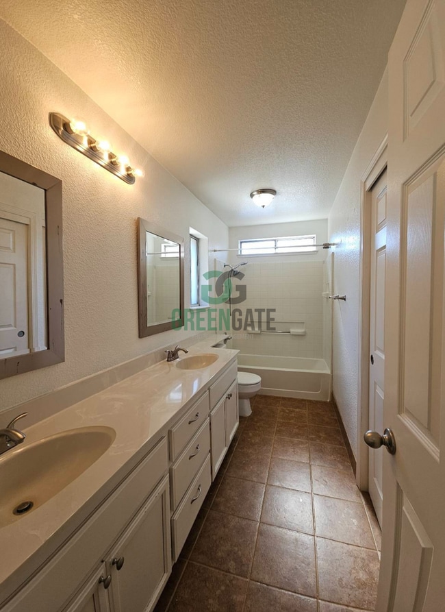 Building Photo - NOW AVAILABLE! Make this spacious 3 bedroo...