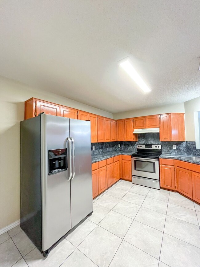 Building Photo - Available NOW!!!! Beautiful 4 bedroom, 2 bath, 2 car garage home with a privacy fenced yard and c...