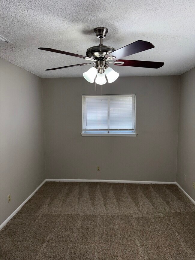 Building Photo - 5015 David Scott Dr