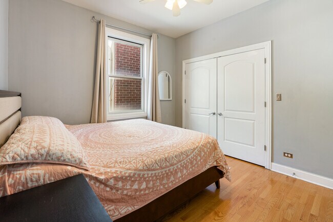 Building Photo - 2337 W Maypole Ave