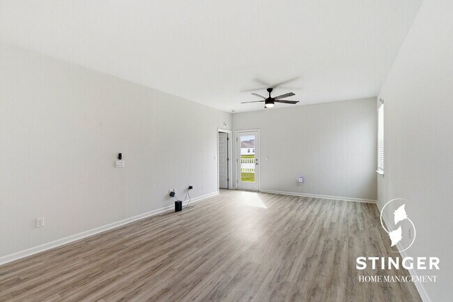 Building Photo - 548 Hideaway St