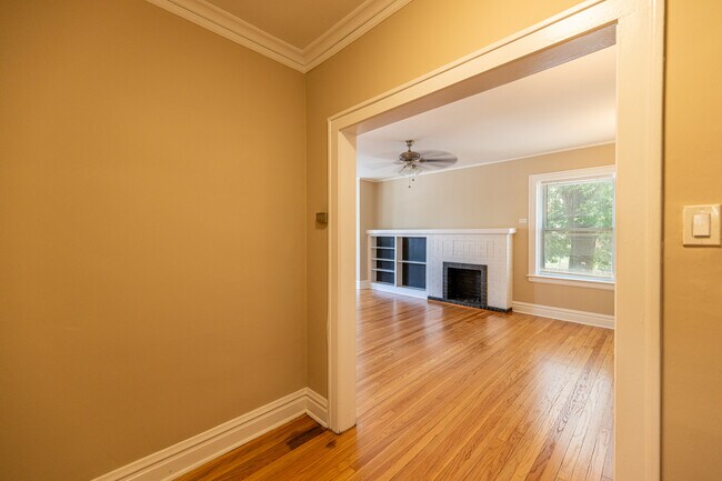 Building Photo - 4424 N Lavergne Ave