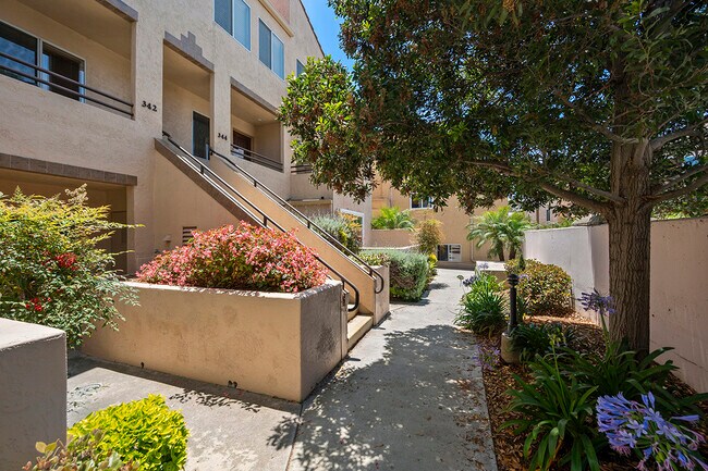 Building Photo - 3987 Nobel Dr