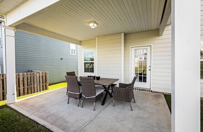 Building Photo - 3580 Hilltop Trl