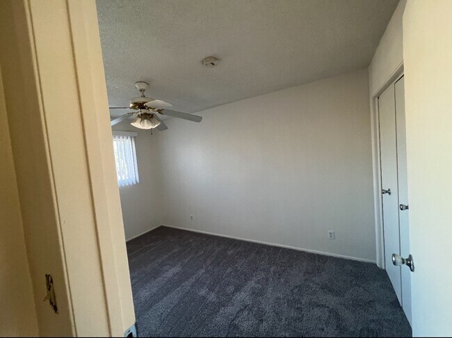 Building Photo - 1104 W 39th Pl