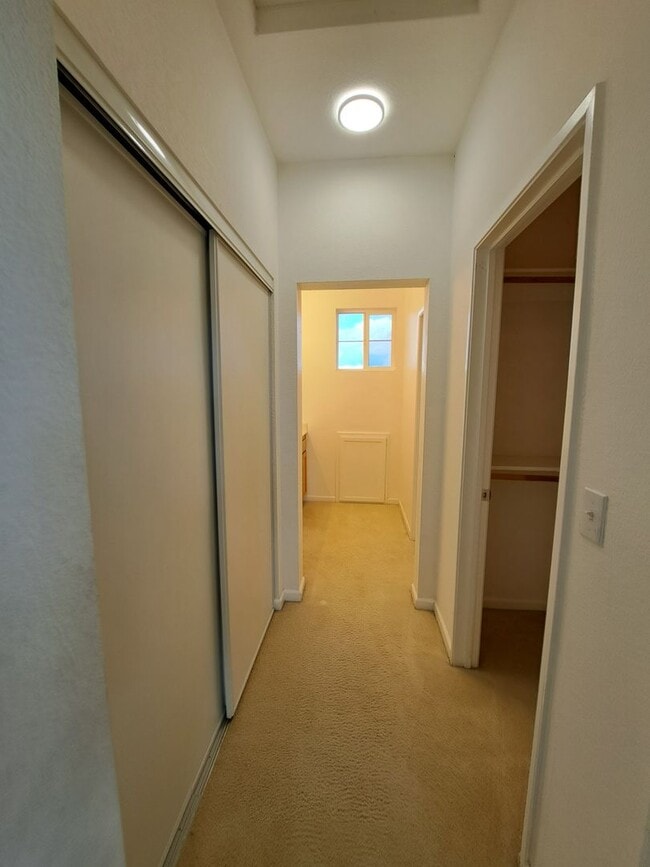 Building Photo - Expansive 3 bedroom/2.5 Bath Home in Corde...