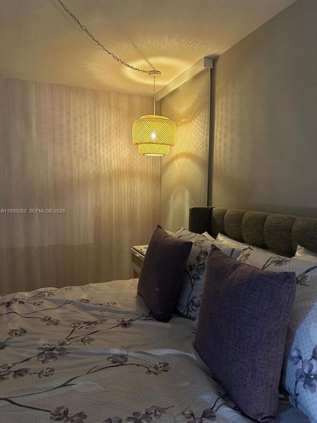 Building Photo - 1811 Sabal Palm Dr