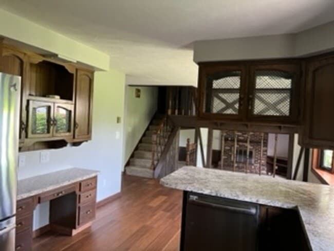 Building Photo - Country Living
