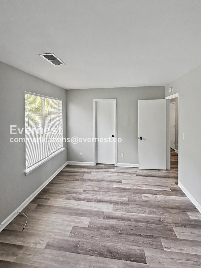 Building Photo - 1510 Marshall Ln SE