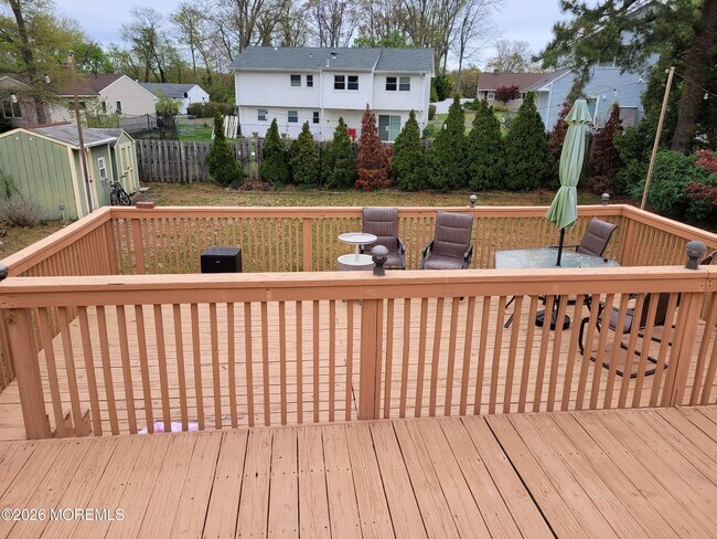 Building Photo - 5 Peach Tree Rd