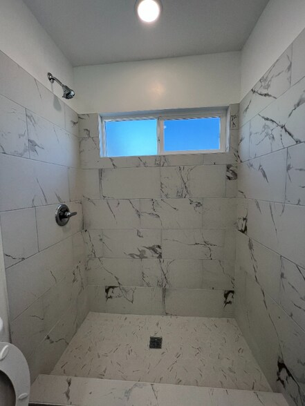 Building Photo - 2333 S Mansfield Ave