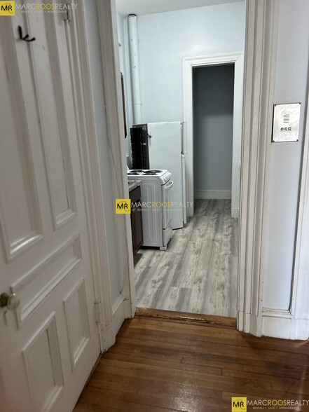 Building Photo - 406 Beacon St