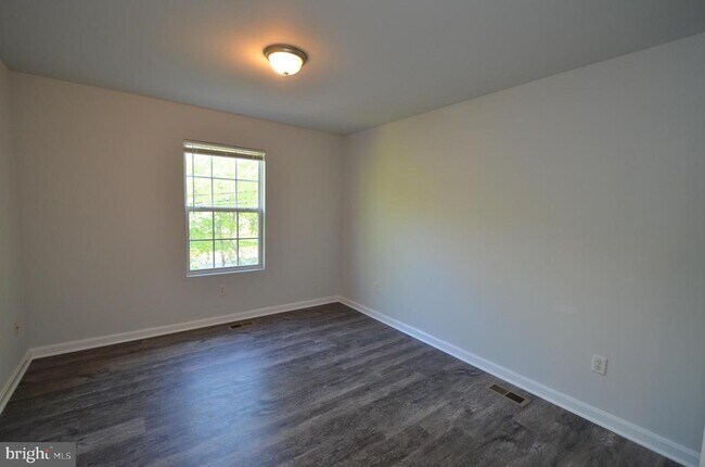 Building Photo - 1161 Gwynne Ave