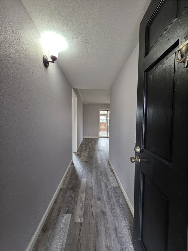 Building Photo - 9611 Jaywood St