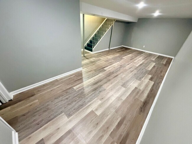 Building Photo - 1134 Oakwood Dr