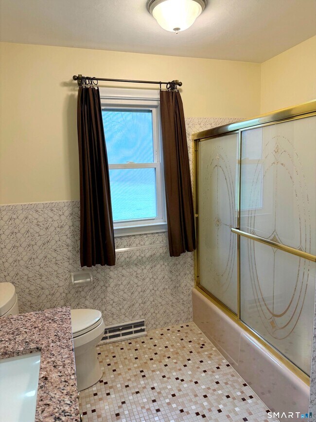 Building Photo - 16 Clearview Dr