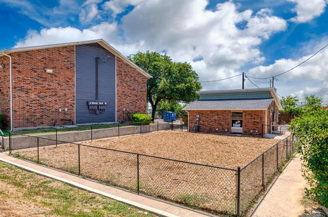 Building Photo - 8045 W Elizabeth Ln