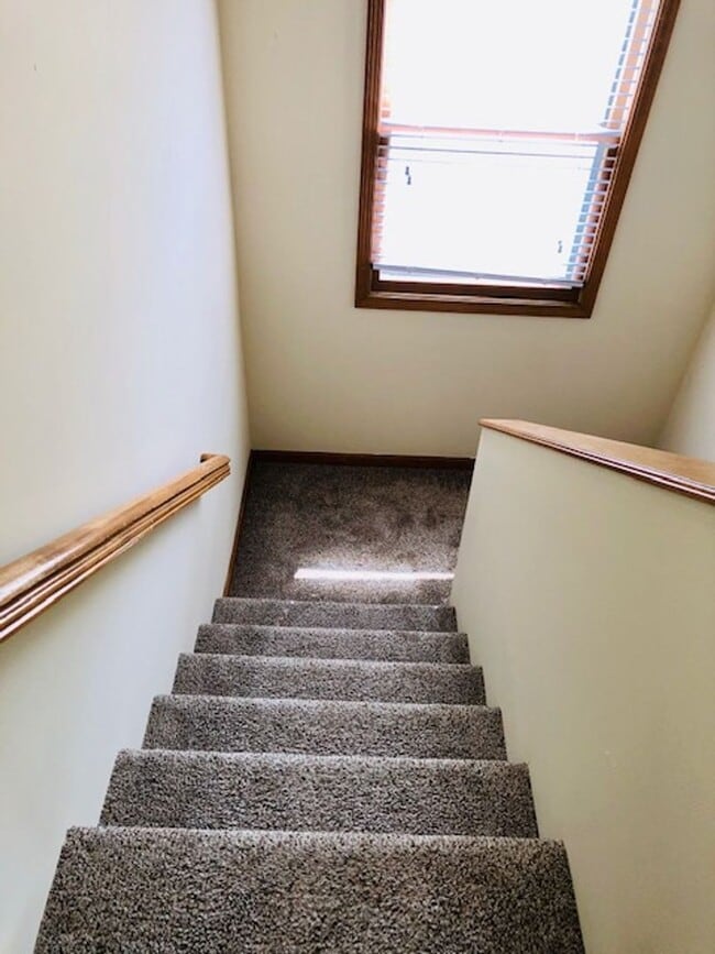 Building Photo - Updated 3 bed 2 bath with 2 car garage and a pool!