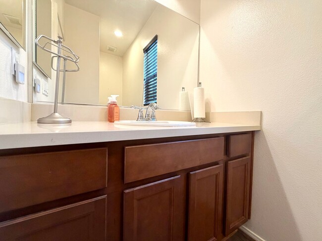 Building Photo - Stylish 2-Bedroom Living with Community Amenities