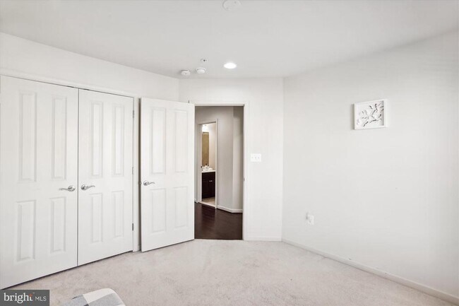 Building Photo - 13950 Estuary Dr