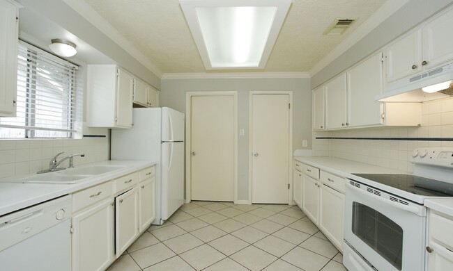 Building Photo - 18531 Lippizaner Dr