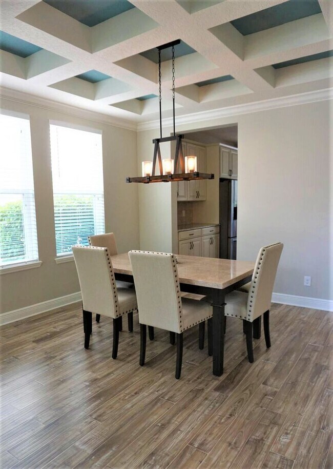 Building Photo - Orchard Hills 6 bed / 3.5 Bath - Partially Furniushed