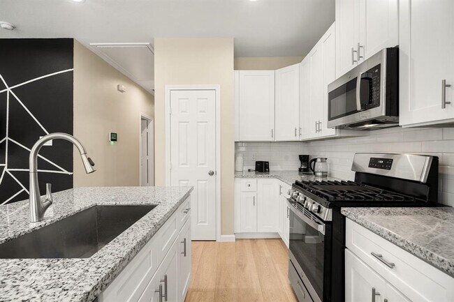 Building Photo - 4661 Clover St