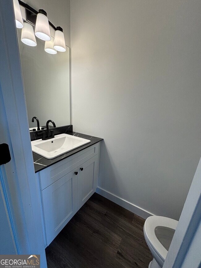 Building Photo - 200 Wellisford Ct