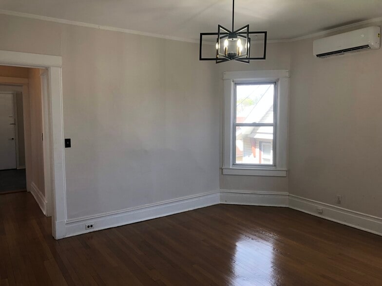 Building Photo - 25 Overlook St