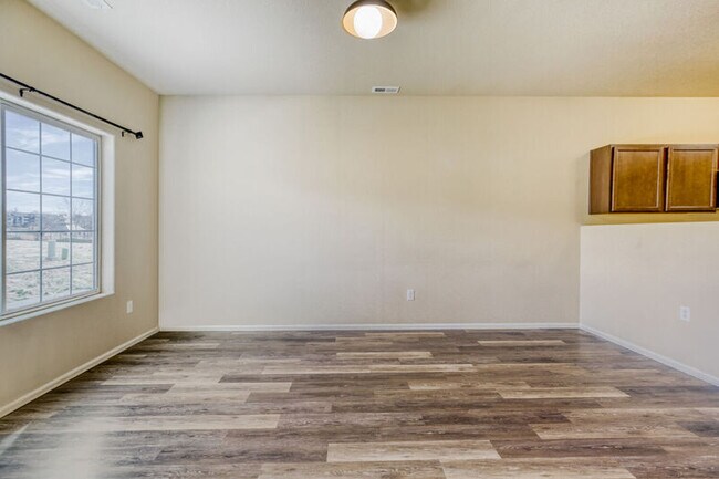 Building Photo - 1829 Final View Aly