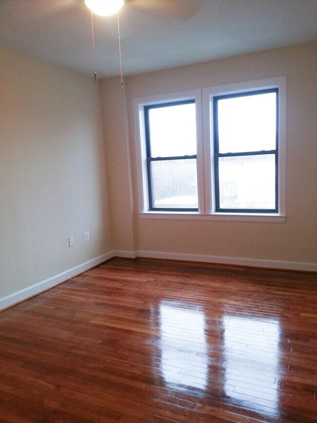 Building Photo - Sunny 2BR on 14th Street in Columbia Heights w/ Parking