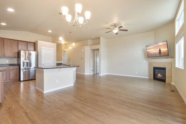 Building Photo - Spacious Modern 5-Bedroom Ranch Home in Hidden Valley Farm