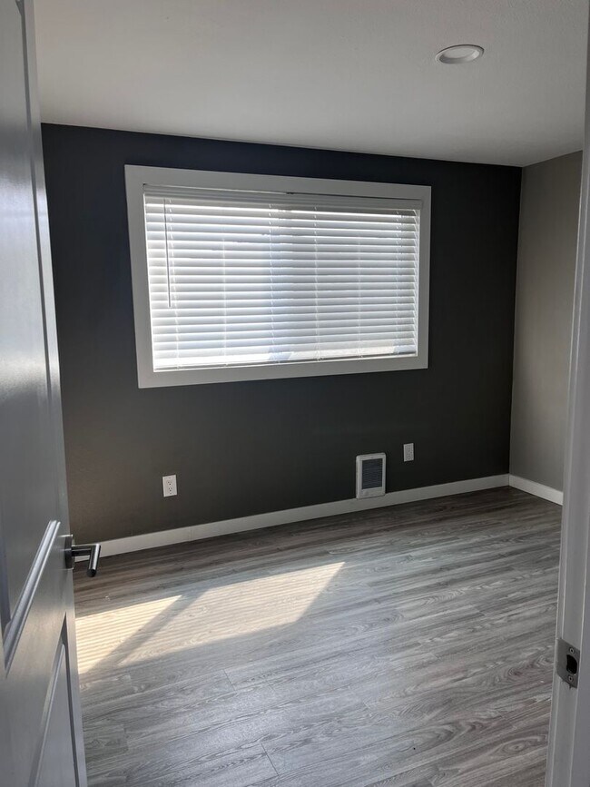 Building Photo - SOU1105