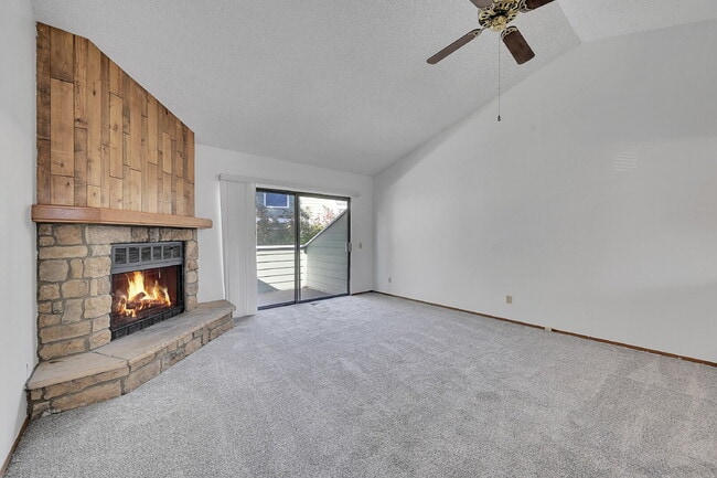 Building Photo - $1,945.95  - $500 OFF First Month's Rent - 3 Bedrooms, 2 Bathrooms Townhouse in Aurora with Washe...