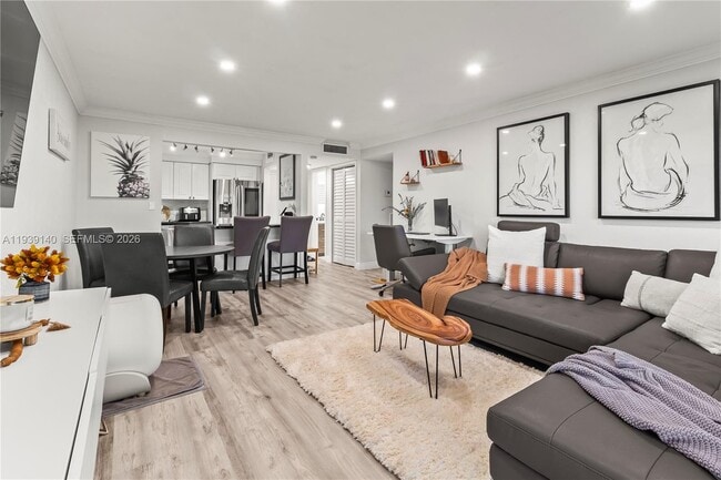 Building Photo - 9001 Jacaranda Ln