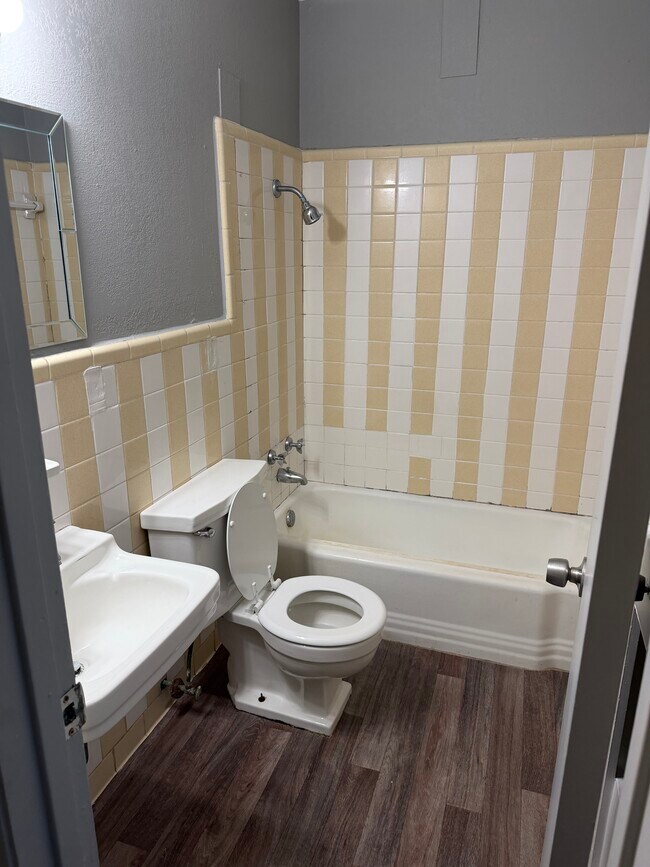 Building Photo - Pine Street Terrace