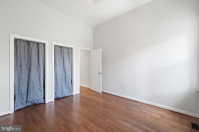 Building Photo - 914 N St NW