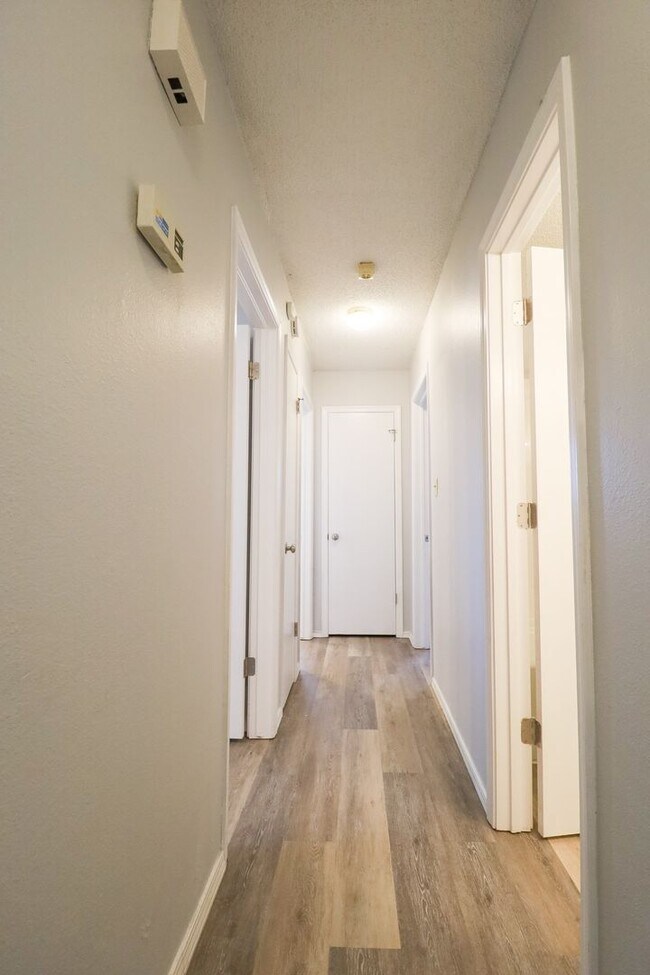 Building Photo - 3 Bed 2 Bath Sand Springs