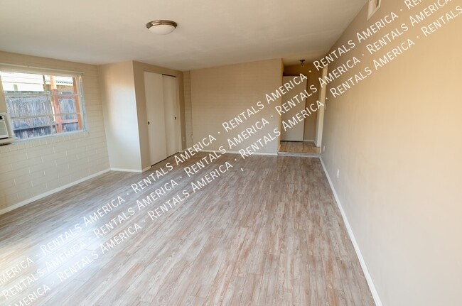 Building Photo - 4307 E Hayhurst St