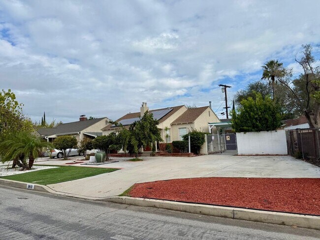 Building Photo - 5912 Carpenter Ave