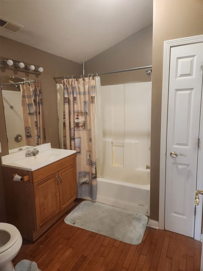 Building Photo - 3 Bedroom - 2 Bath in Auburn - Ranch