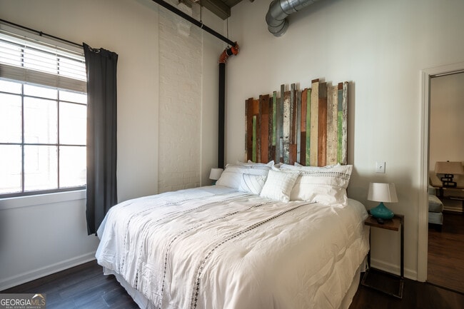 Building Photo - 269 N Hull St