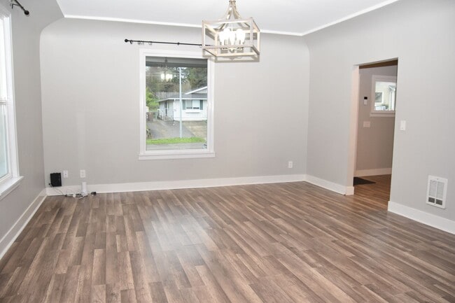 Building Photo - Fully Updated 3 Bedroom 2 Bath Tacoma 2 Story